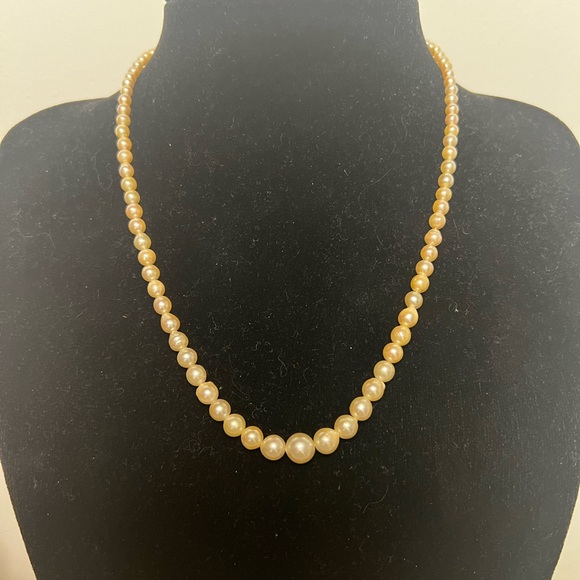 (4)Vintage Graduated Pearl Strand Necklaces - Picture 6 of 10